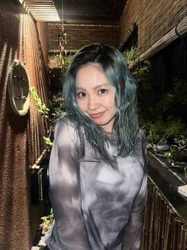 ボリューム(VOLUME) ストリート/濡れ感/スモーキーブルー/ブリーチ/原宿/個性派