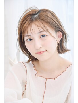 アンダースペル(UNDER SPELL) 大人可愛い抜け感ショートボブ×シアーベージュ