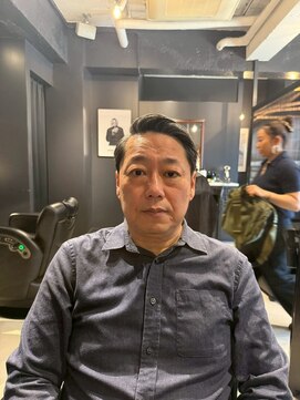 ザ マン ニューヨーク 神谷町店(THE MAN NewYork) 大人海外イケオジ七三分けフェード：安良城瑠夏