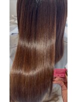 マカロンコワフュールドウシワカマル(macaron coiffure de ushiwakamaru)&nbsp;「髪にドラマを」ストレートパーマ