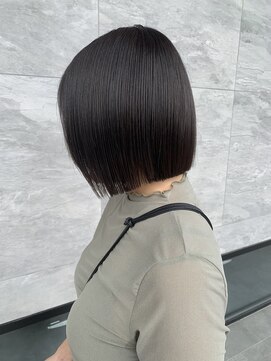 タブーオー(TABOO.O) ぱつんと切りっぱなしボブ