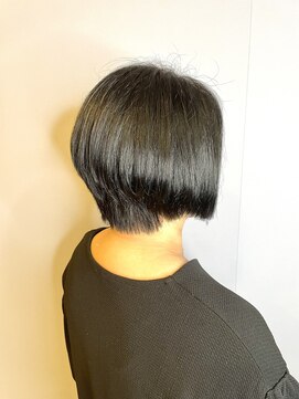 ブロッサム 東久留米店(Blossom) 20代30代大人可愛い★小顔ショートカット前下がりウルフカット