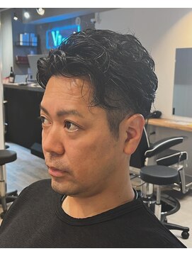 ヴィ 大宮(Vii) ダークアッシュ/カルマパーマ/アッシュブラック[メンズ/大宮]