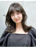 韓国ヘア　レイヤーカット くびれヘア　オリーブベージュ