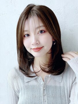 エインアンリー 明治神宮前(AIN.ANLY.) ヘーゼルグレージュ大人可愛いレイヤーカットうるツヤカラー韓国