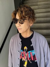 エッジウェーブカール◎ヘア全体に立体感を！髪への負担を軽減して髪質問わず幅広い人に似合いやすい！