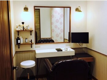 ディアーズ 檀田店(Dears)の写真/落ち着きのあるプライベート空間での施術、どうぞ安心して髪をおまかせくださいませ。