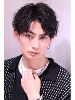 ネイビー(NAVY) 無造作なのに色気が出る 今っぽさを詰め込んだフェザーパーマ