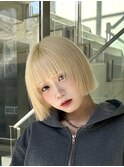 ブロンドカラーハイトーンカラー切りっぱなしボブブリーチカラー