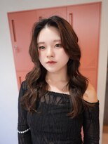 カルパ(calpa)&nbsp;大人レイヤーカット×センターパート×デジタルパーマ風