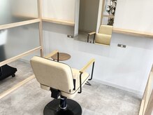 メデル(mederu)の雰囲気（全席半個室、席移動なしでゆったり施術出来ます♪）