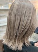 ミルクティーベージュ×切りっぱなしボブ