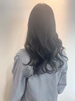 “自分の髪を好きになってほしい”そんな想いから、一人ひとりの髪質を見極めてご提案します◎