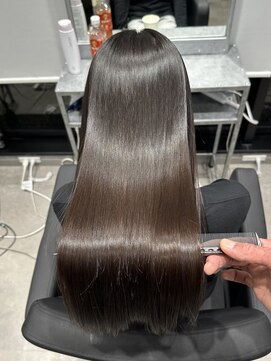 ウィステリア(Wisteria) 黒髪ストレートロングレイヤーミディアム髪質改善ストレートヘア