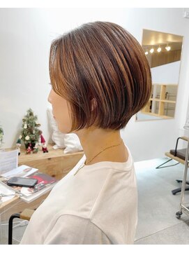 ウティ(outil) ボブスタイル＿前下がりボブ＿ハイライトカラー