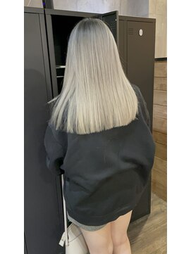 ハグ 横浜(HUG) ホワイトシルバー＊シャドールーツ