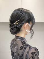 艶シニョンのアップスタイル