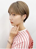 耳掛けショート × ワイドバング × シアベージュ