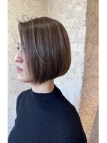 ペネロープ(Penelope)&nbsp;前下がりショーボブ/ハイライト/グレージュ