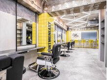 お待ちのお客様にアルコール、ソフトドリンク等のドリンクサービスをご提供【メンズサロン池袋】【池袋】