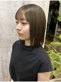 オリーブベージュ