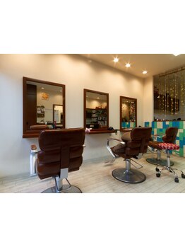 地元の人々に愛される、居心地抜群のアットホームサロン☆あなたの魅力を引き出します！