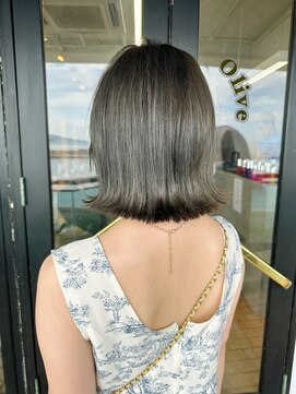 フィルム(FiLMs) イルミナカラー/オリーブグレージュ/外はねボブ