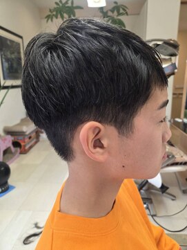 グラムゼロ メンズのナチュラルツーブロックスタイル