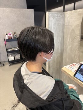 フレーム スクエア 首元スッキリショート