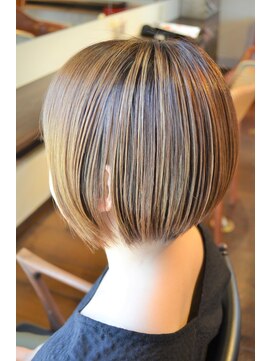 ピースリーヘア バイ カーサ(peathree.hair by CASA) ミニボブ×バイヤージュ