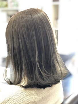 アリア トータルビューティー(Aria total beauty) 切りっぱなしグラデーション