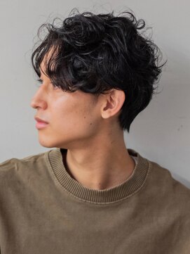 サーカス バイ ビュートリアム 青山(CIRCUS by BEAUTRIUM) ナチュラルウェーブセンターパート パーマ ツーブロック