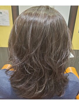 スリービープラス(3beplus) 白髪を生かすハーフメッシュのグレイカラー☆