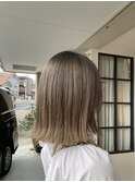 切りっぱなしボブ×グレージュ