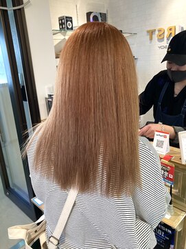 コワファーストナガサキシャンプーボーイ(COIFF1RST NAGASAKI SHAMPOO BOY) ブリーチ1回 オレンジベージュ