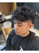 フランクスバーバー アンド ビアークラブ(FRANK'S BARBER and BEER CLUB)&nbsp;ビジネスフォーマル ツーブロックメンズショートスペインカール