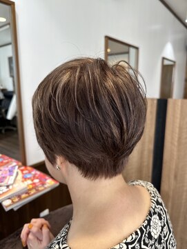 ルーム(ROOM) 手ぐしで動きを表現！ハイライトショート