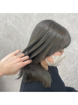 アルドーレフィエロ シンサイバシ(Ardore fiero shinsaibashi) オリーブグレージュ/赤みなし/ブリーチなし【小山田繭】