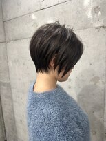 シャワー(SHOWER)&nbsp;ショートレイヤー、前下がりボブ、アッシュグレージュ【布施】