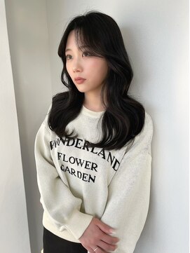 シキ サカイテン(SHIKI) 暗髪でも軽やかに動く。カラーはダークアッシュ