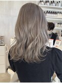 ミルクティーグレージュ×ミディアムレイヤー×ウェーブ