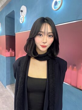 ジーナ 名駅(XENA.) 顔周りレイヤー / 暗髪ボブ / 大人落ち着きボブ / ツヤレイヤー