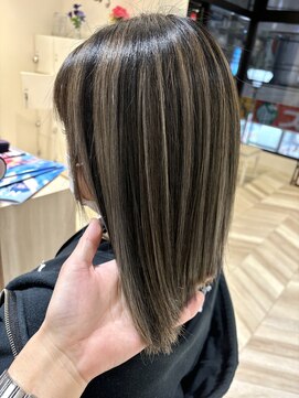 ニューヨークニューヨーク 阪急高槻店(NYNY) 白髪ぼかしバレイヤージュグレージュハイライト