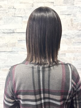 明るめ白髪染め×切りっぱなしボブ