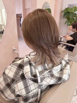 オン キャナルシティ博多前店(on) 【博多】レイヤーボブ×インナーカラー ホワイトベージュ