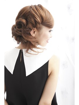 フェリーエスト(FEERIE est) 【アレンジバー】フィッシュボーンシニヨン