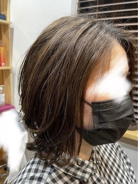 ベルード(bellood) 軽さと束感のあるレイヤースタイル