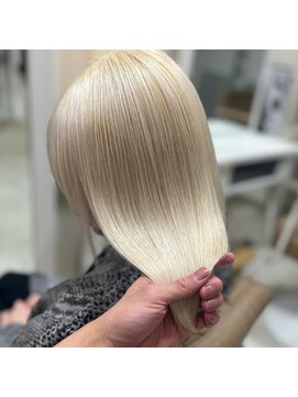 カリーナ(CARINA) ホワイトブロンド/ハイトーンカラー