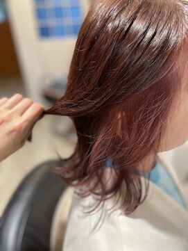 トレパルッキエーレ(tre parrucchiere) ［-tre-］ピンクインナーカラー　20代/30代/40代