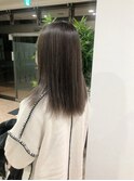 透けるグレージュカラー